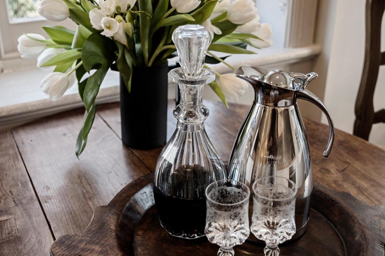 The Rivulet Bed & Breakfast Sandy Bay Exterior photo A decanter of port wine